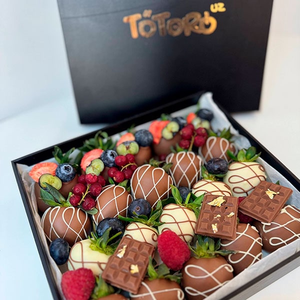 клубника в шоколаде с необычными узорами